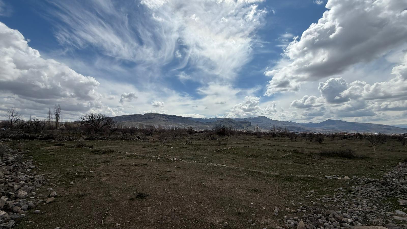 KAYSERİ DEVELİ REŞADİYE MAHALLESİNDE SATILIK BAĞ YERİ